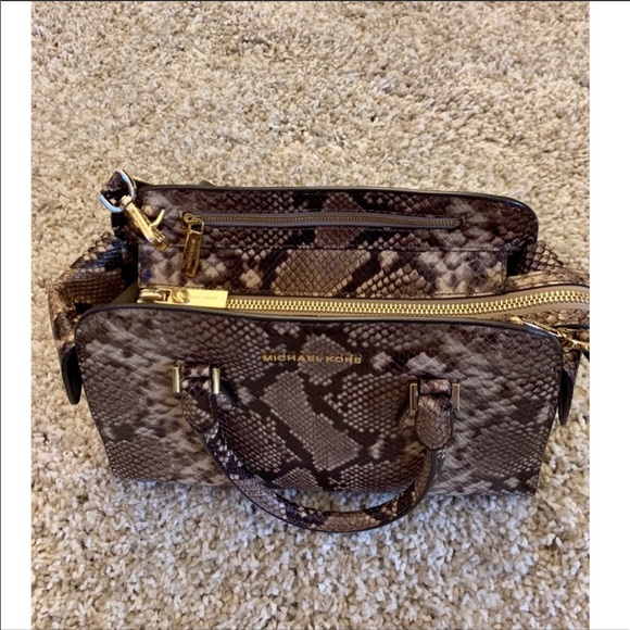 Snakeskin Micheal Kors Crossbody bag / purse MK. - Picture 4 of 8